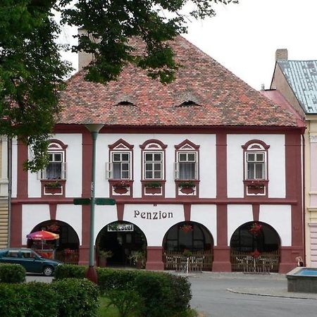 Restaurace A Penzion Podloubi Opočno Exteriér fotografie