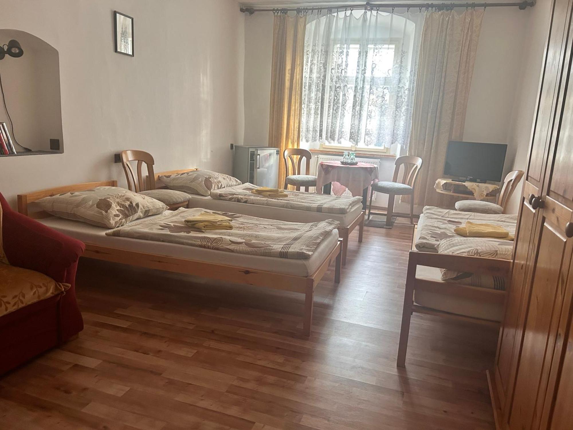 Restaurace A Penzion Podloubi Opočno Exteriér fotografie