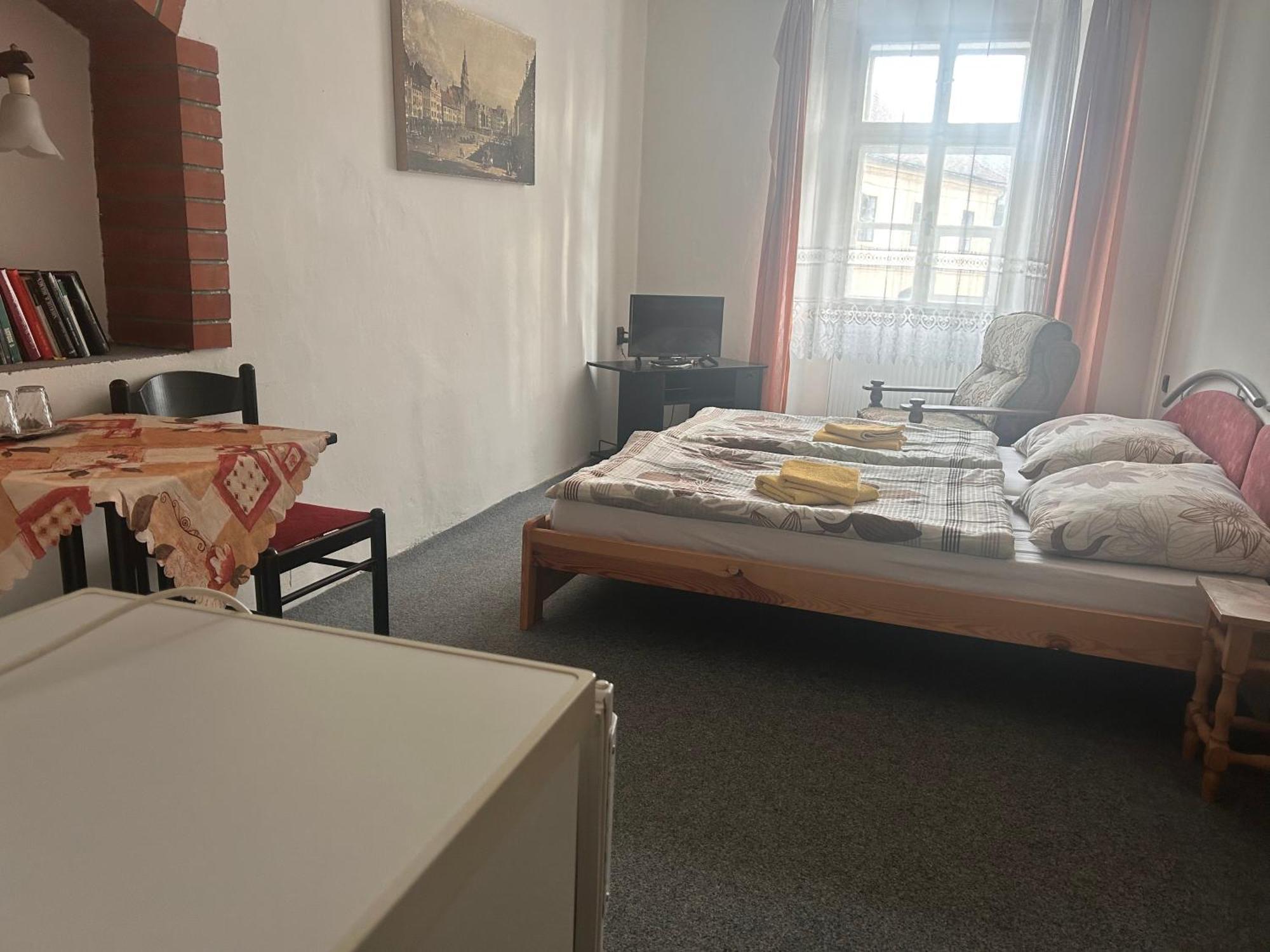 Restaurace A Penzion Podloubi Opočno Exteriér fotografie