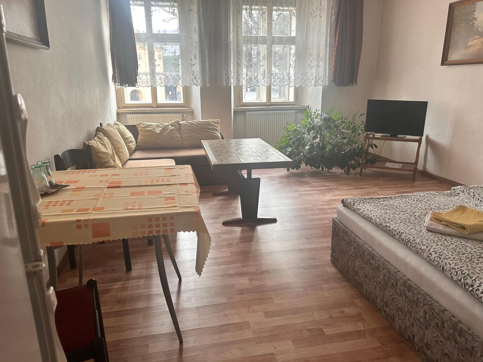Restaurace A Penzion Podloubi Opočno Exteriér fotografie
