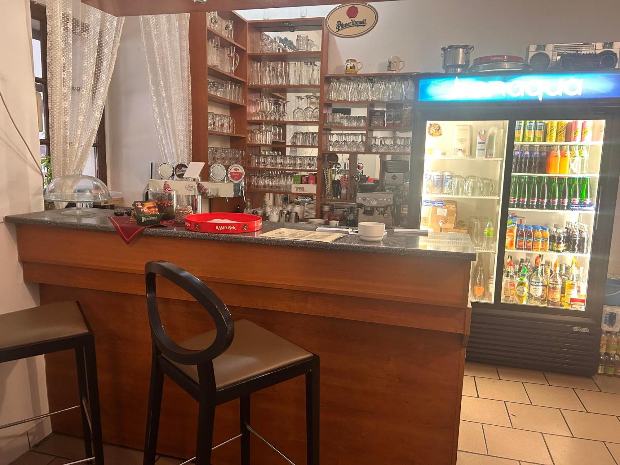 Restaurace A Penzion Podloubi Opočno Exteriér fotografie