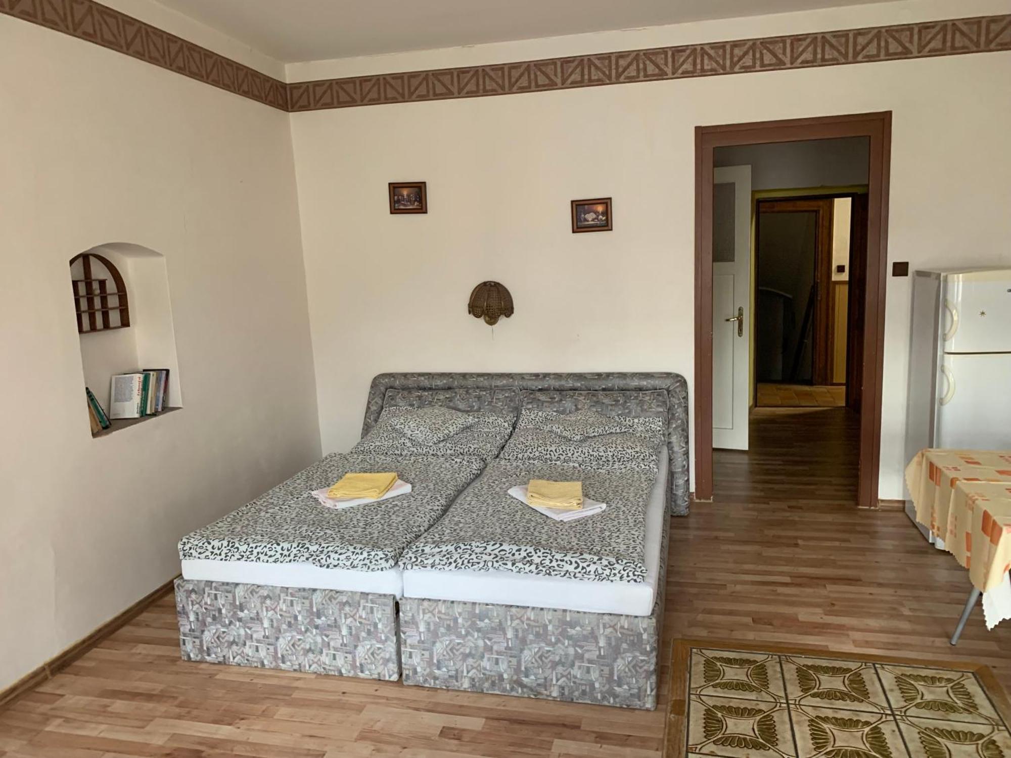 Restaurace A Penzion Podloubi Opočno Exteriér fotografie
