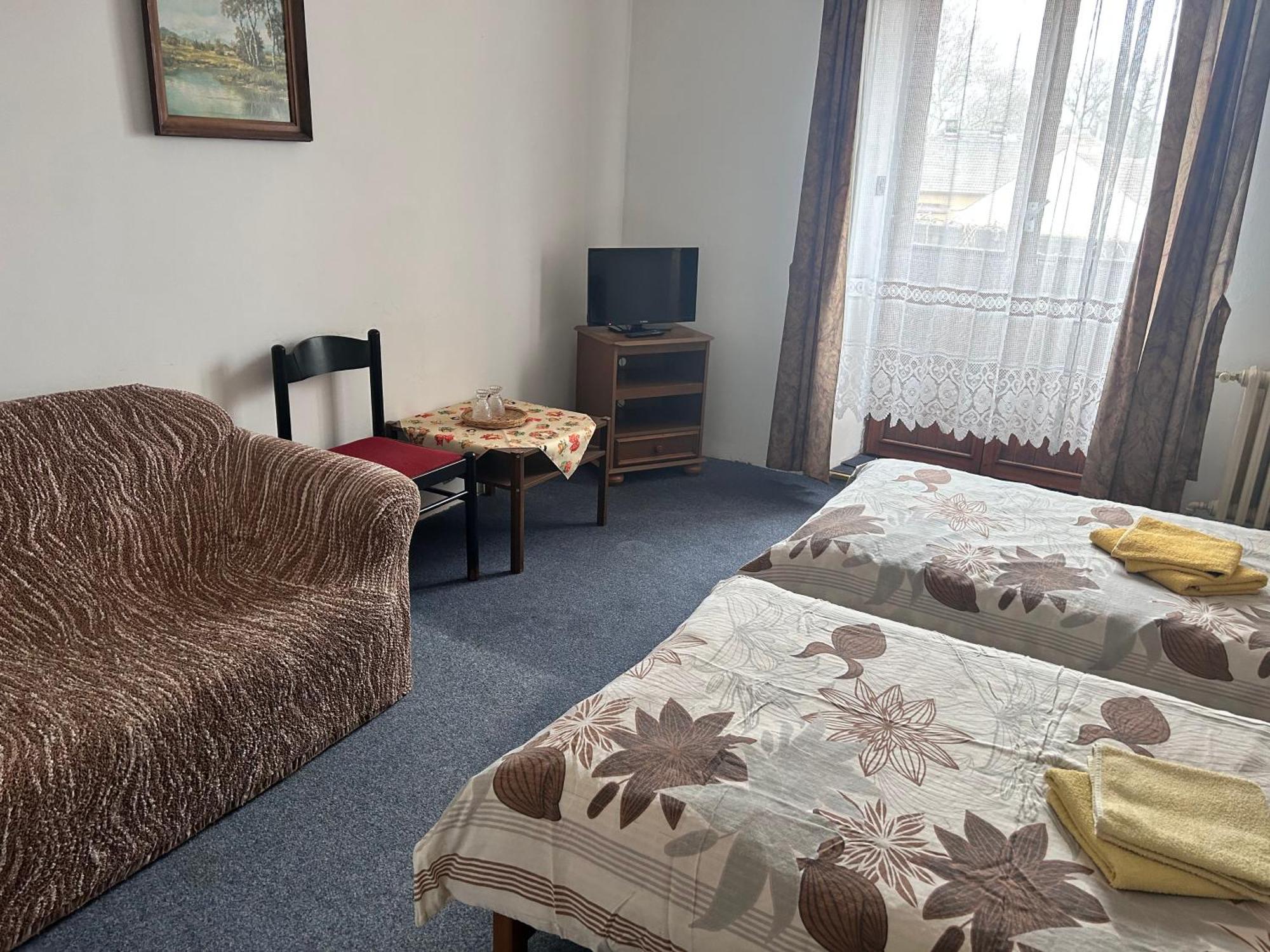 Restaurace A Penzion Podloubi Opočno Exteriér fotografie