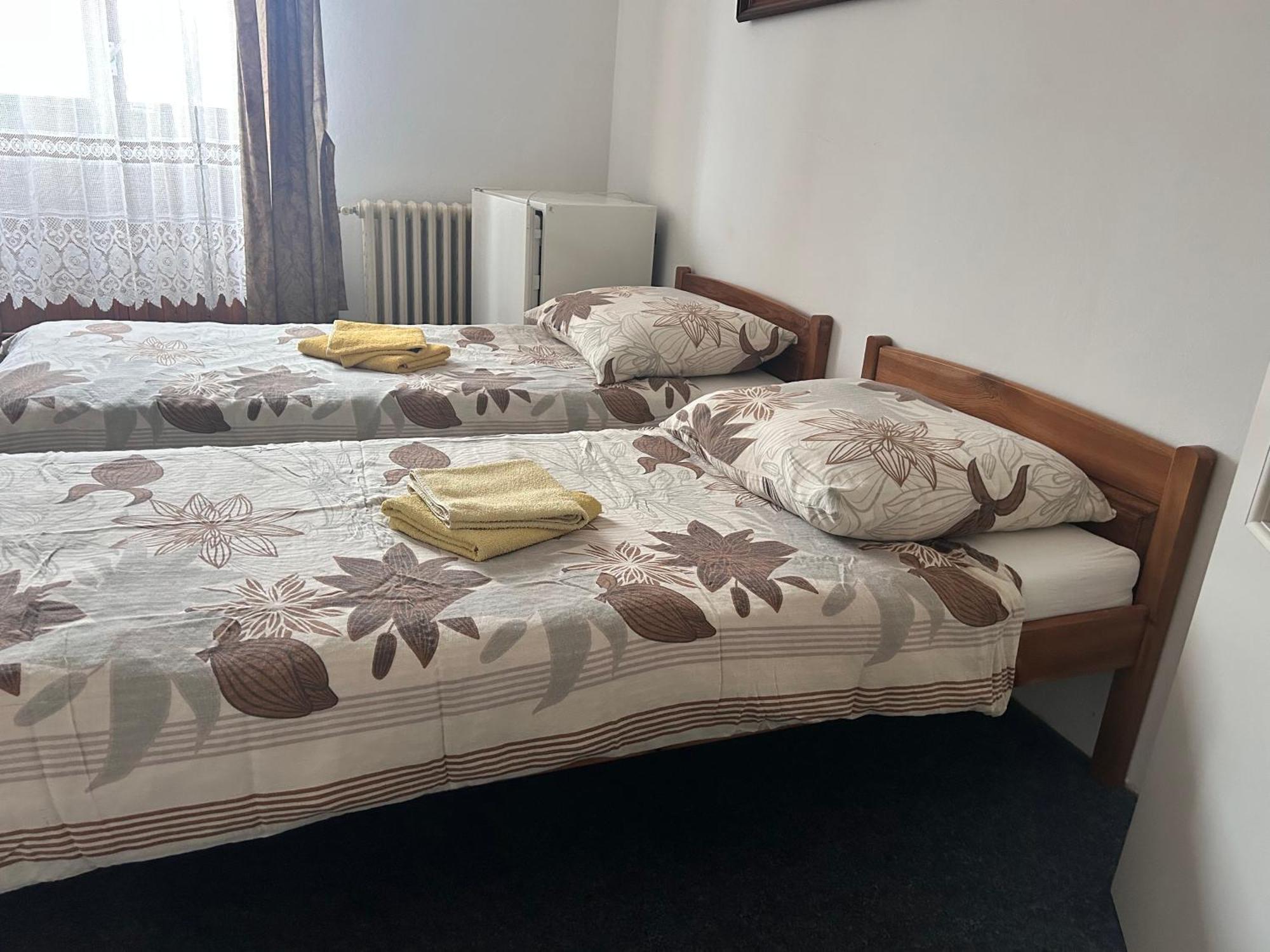 Restaurace A Penzion Podloubi Opočno Exteriér fotografie
